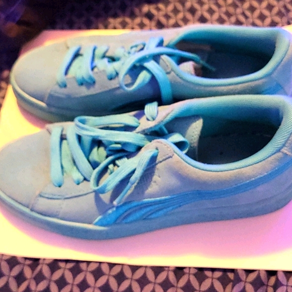 Sneakers - Picture 1 of 2